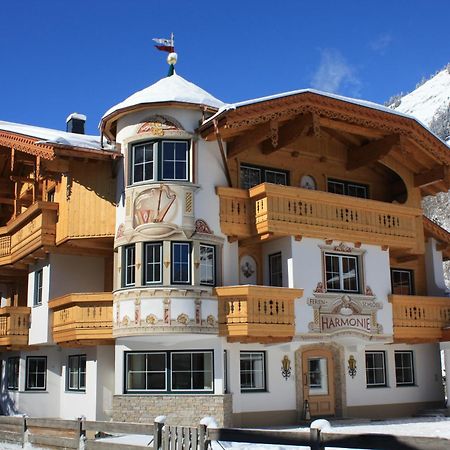 Ferienschloessl Harmonie Hotel Holzgau Exterior photo