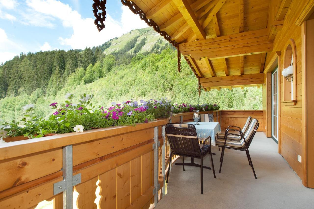 Ferienschloessl Harmonie Hotel Holzgau Exterior photo