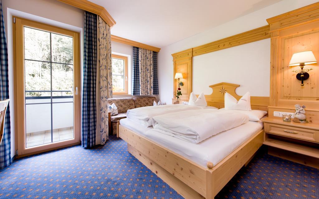 Ferienschloessl Harmonie Hotel Holzgau Exterior photo