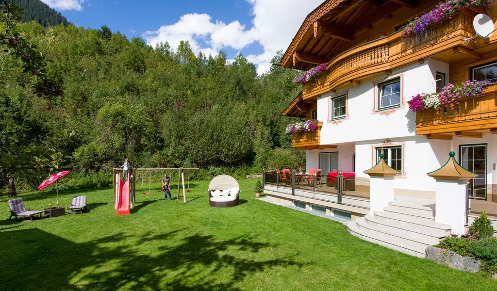 Ferienschloessl Harmonie Hotel Holzgau Exterior photo
