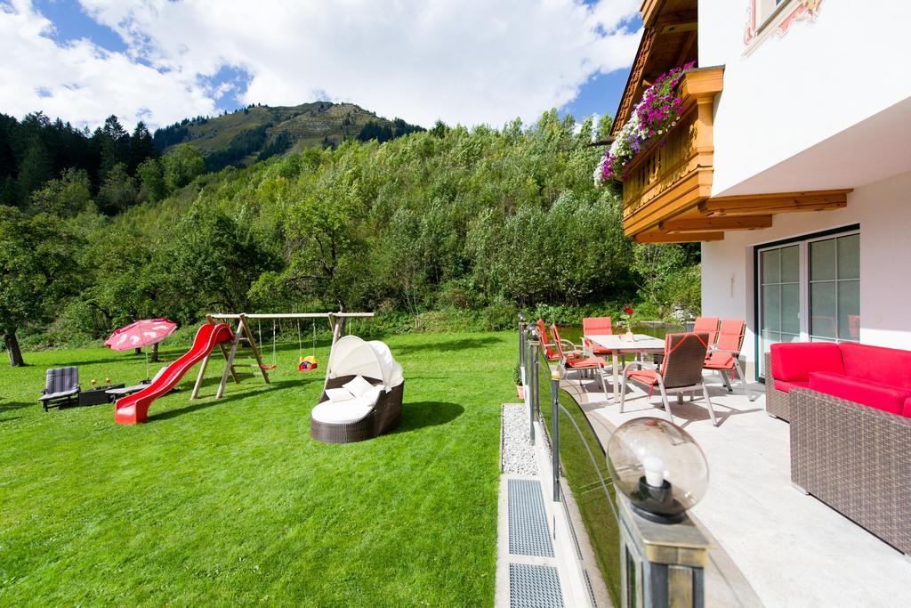 Ferienschloessl Harmonie Hotel Holzgau Exterior photo