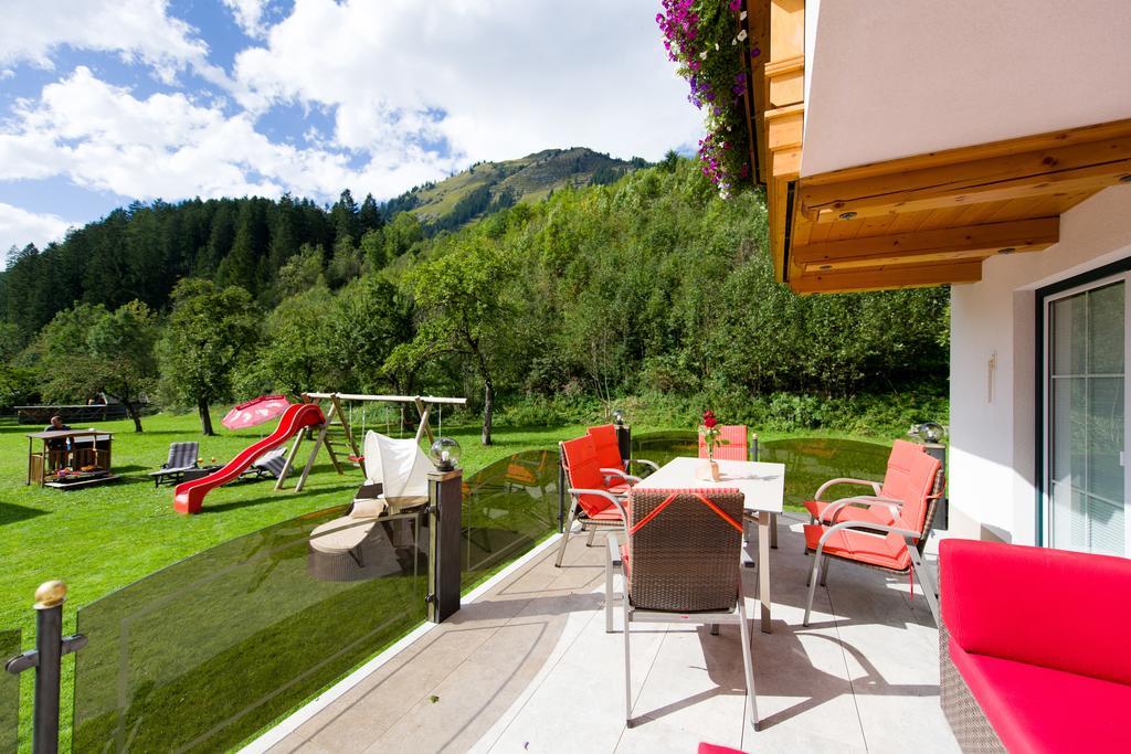 Ferienschloessl Harmonie Hotel Holzgau Exterior photo
